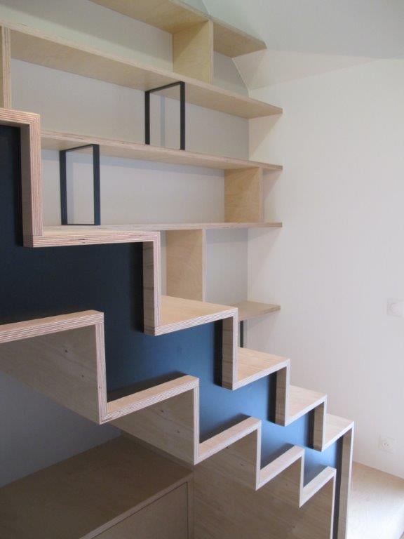 Escalier bibliothèque, métal et bois, meuble banc